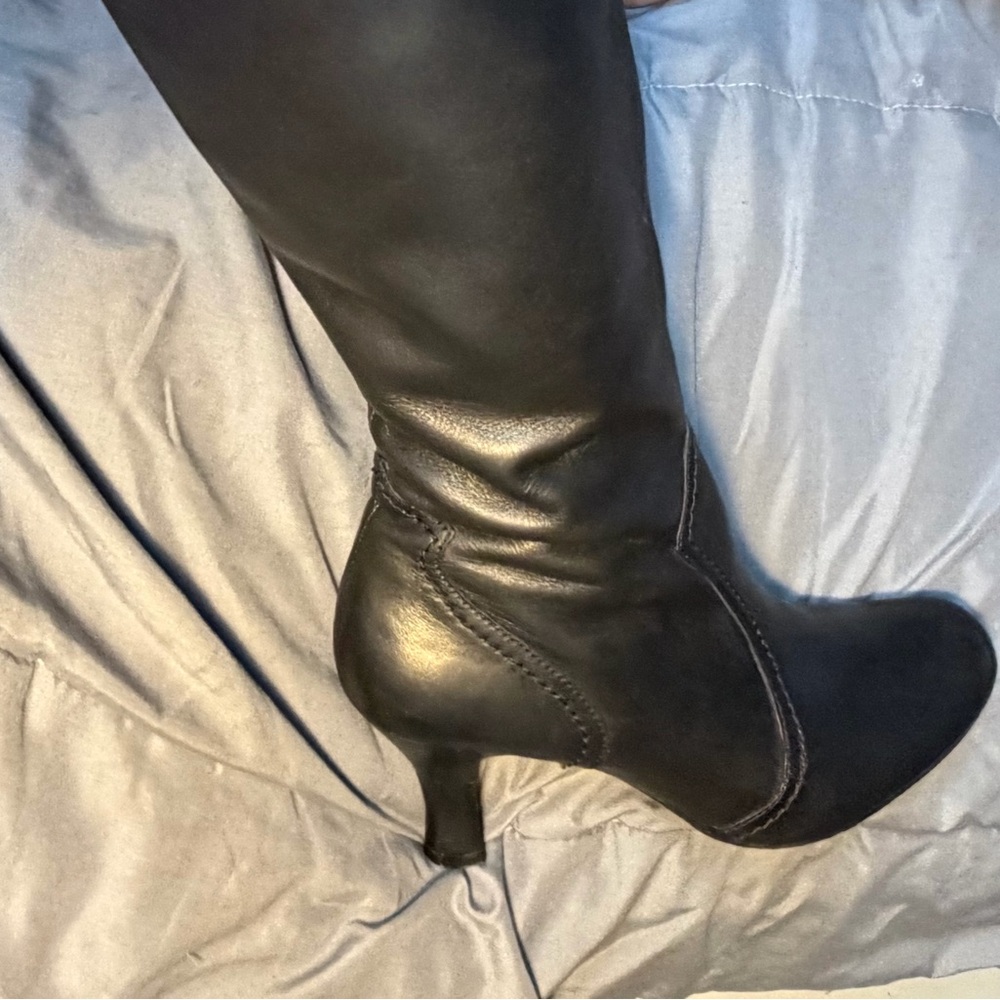 Classic Black Mid-Heel Women's Knee Boot